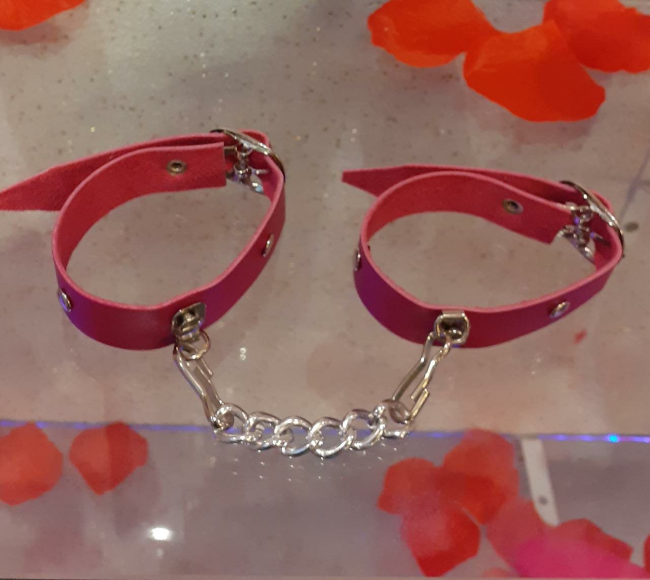 2c19a295a35cb889370ecdd87b699a0f.jpeg ALGEMA EM COURO - Imagem 1